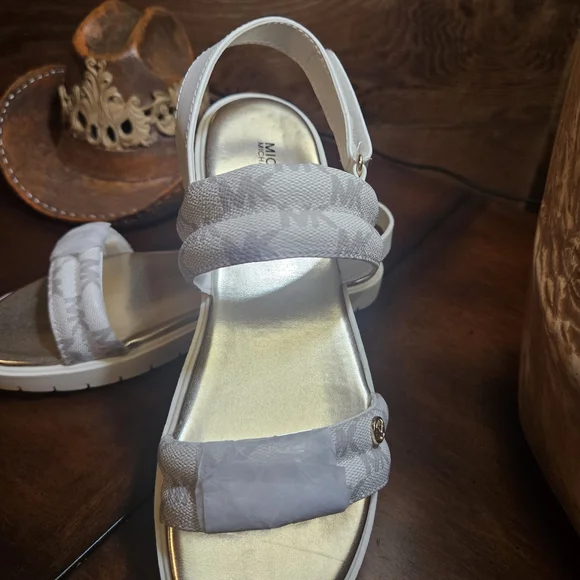 MICHAEL Michael Kors White and Cream Sandals - Picture 4 of 9